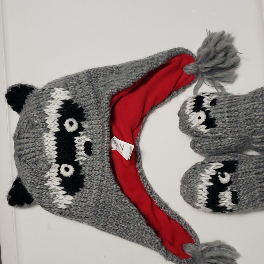Childrens Place beannie with mittens size 2-3T